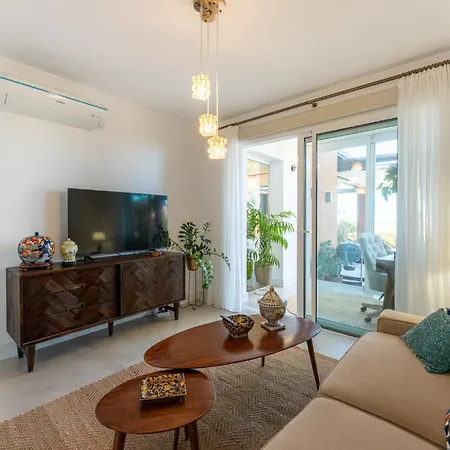 Golfside With Private Pool And Ocean Views 阿德耶